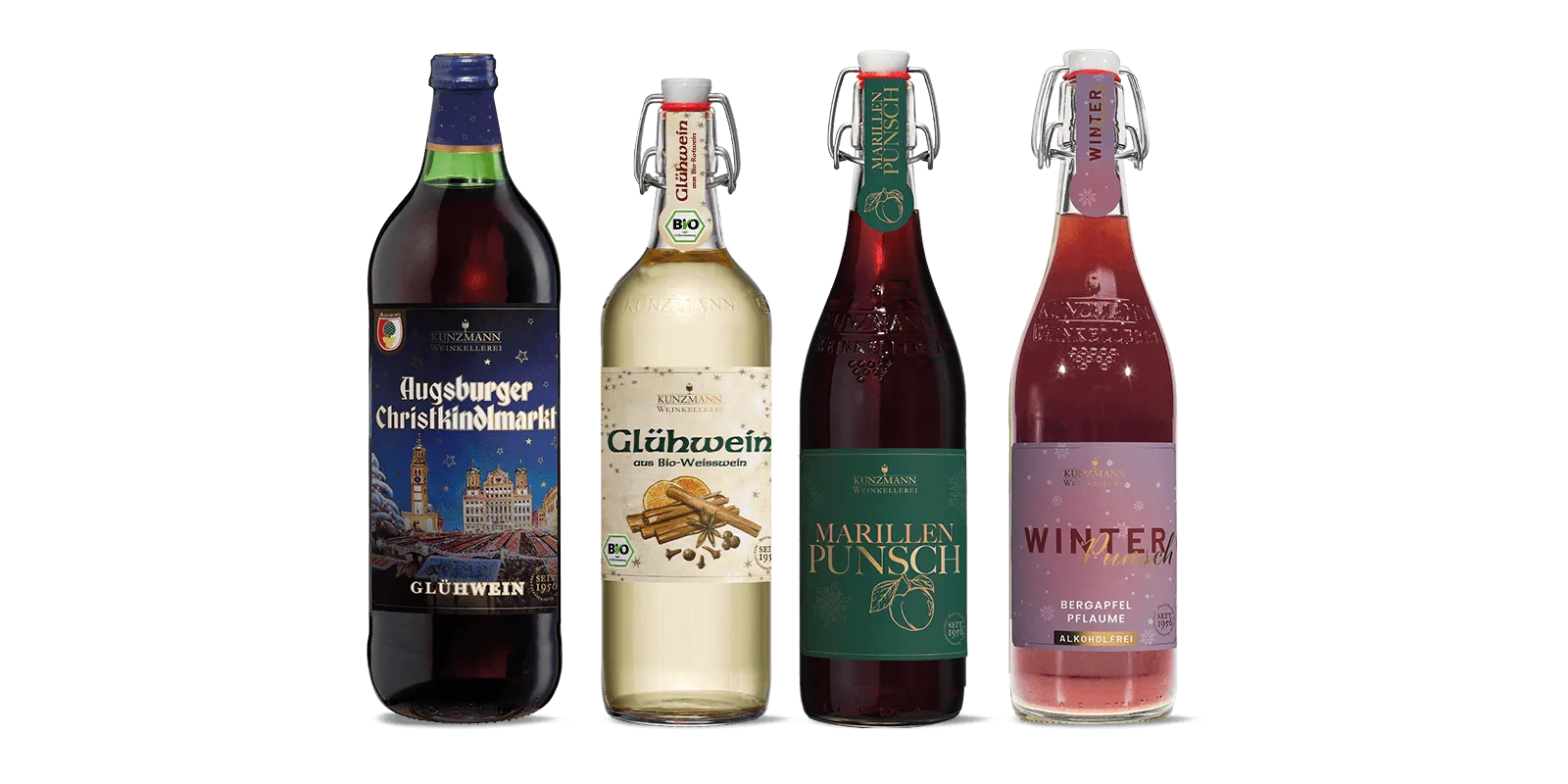 Vier Flaschen mit deutschen Wintergetränken, darunter roter und weißer Glühwein, Marillenpunsch und ein rosa Wintergetränk, jeweils mit festlichen Etiketten und Klappverschlüssen, standen vor einem weißen Hintergrund in einer Reihe.