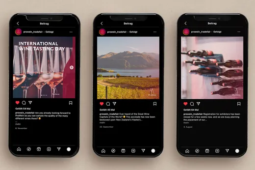 Auf drei Smartphones sind Instagram-Beiträge zum Thema Wein zu sehen. Das erste zeigt Gläser mit Rosé, das zweite einen Weinberg mit Bergen und einem See, und das dritte zeigt Weinflaschen, die horizontal in Regalen gelagert sind.